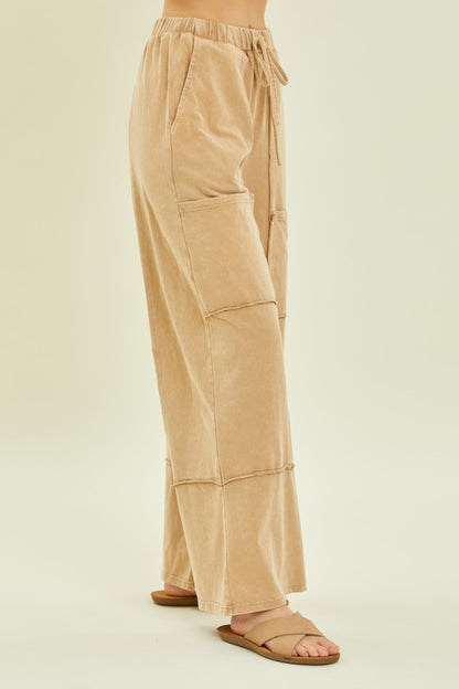 MINERAL-WASHED CURVY CARGO STYLE WIDE-LEG PANTS